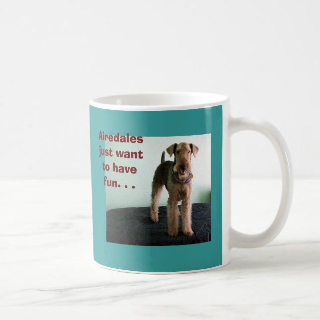 Los Airedales apenas quieren tener taza de la (Derecha)