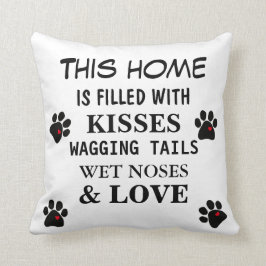 Los amantes del perro de la almohada mojaron las