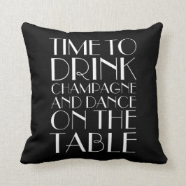los años 20 miden el tiempo para beber la almohada