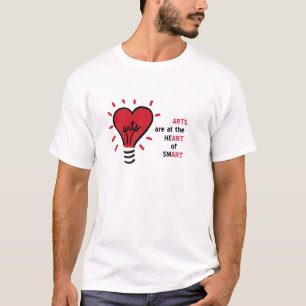 Los artes están en el corazón de camiseta elegan