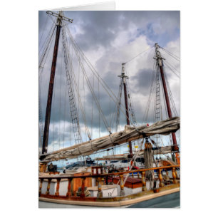 Los Barcos De Vela Están Acoplados En El Puerto Oc