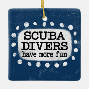 Los Buceadores De Scuba Tienen Más Ornamento Diver