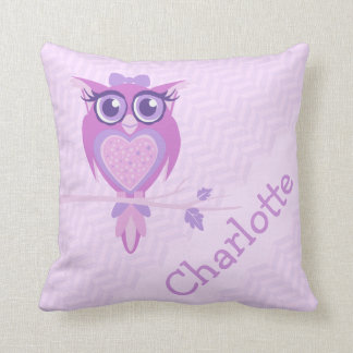 Los chicas púrpuras nombraron la almohada del
