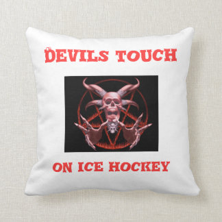 Los DIABLOS tocan en la almohada del hockey sobre
