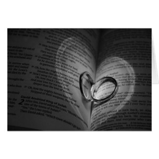 Los dos anillos de los hombres en biblia