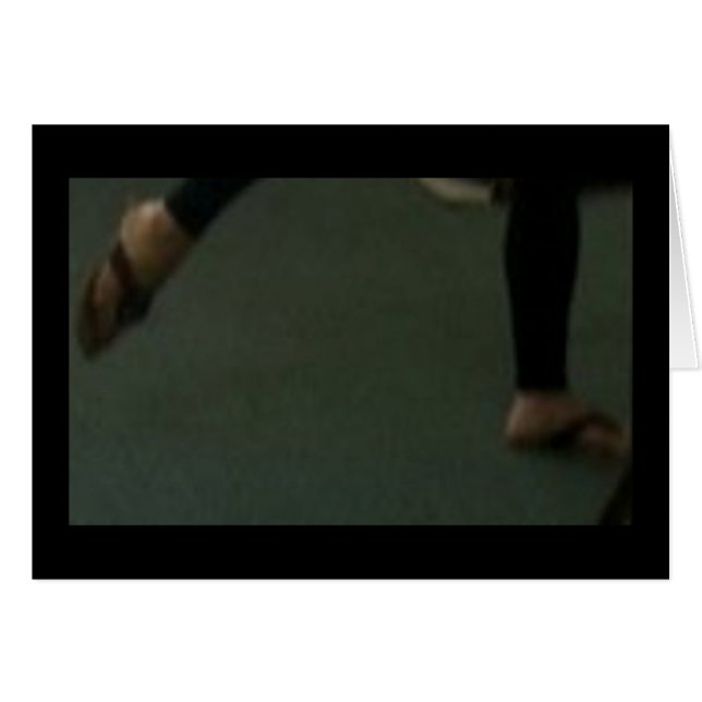 ¡LOS HOMBRES PERTENECEN A LOS PIES DE LAS MUJERES! (Anverso (Horizontal))