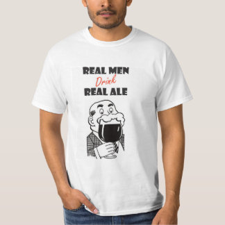 Los hombres reales beben la camiseta real de la