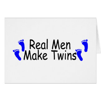Los hombres reales hacen los gemelos huellas del