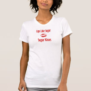 Los labios como el azúcar besan la camiseta