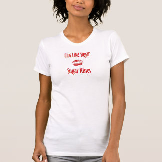 Los labios como el azúcar besan la camiseta