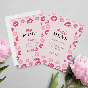 Los labios rosas besan la invitación de la fiesta