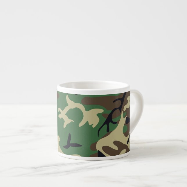 Los militares camuflan la taza (Derecha)