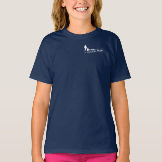Los niños anclan con una camiseta florida
