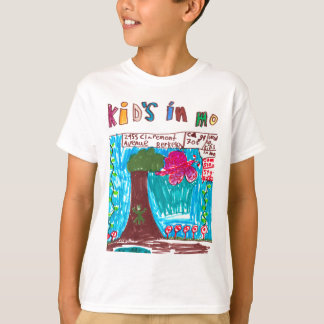 Los niños de Sierra en camisa del movimiento