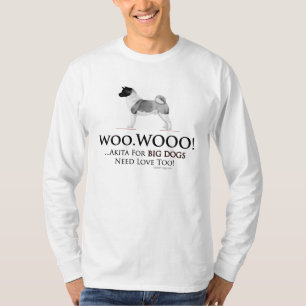 Los perros grandes de Akita necesitan la camiseta