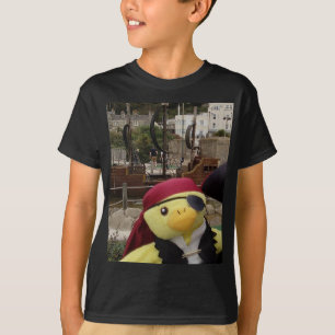 Los piratas no necesitan loros camisetas