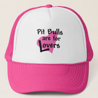 Los pitbulls están para el gorra del camionero de