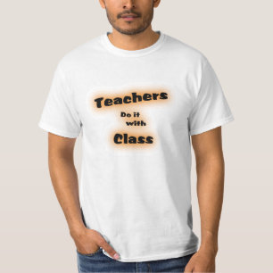 Los profesores lo hacen con la camiseta clase T