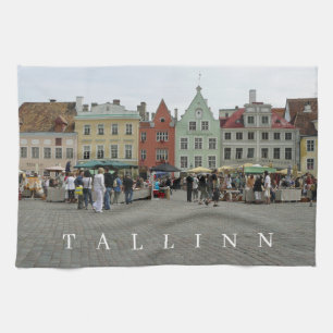 Los puestos del mercado de Tallinn dan a la toalla