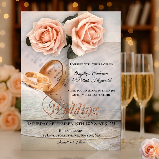Los Rosas de Peach adoran la invitación a la boda  (Wedding invitation featuring roses on a book and wedding band background with a soft beach overlay)
