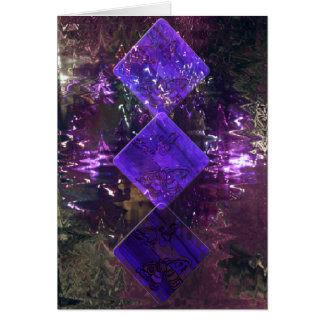 Los tres de diamantes en púrpura