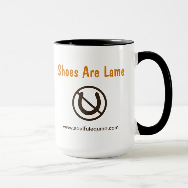 Los zapatos son la taza coja 15oz (Derecha)