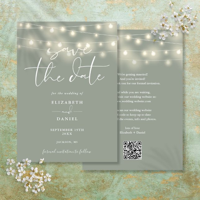 Luces de Cadena Elegantes Invitación de Boda en Ve (Elegant String Lights Sage Green QR Code Wedding Save The Date)