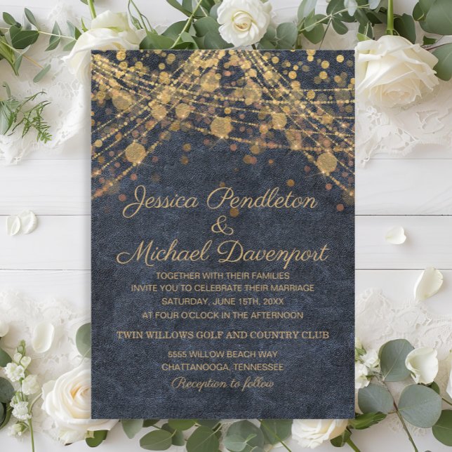 Luces de Cuerda Doradas Rústicas con Invitación de (Navy blue and gold string lights and bokeh rustic glam wedidng invitation)