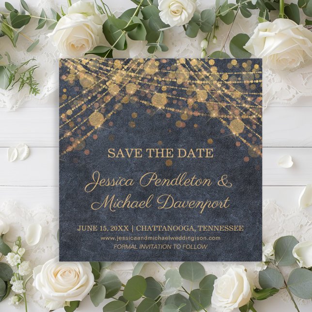 Luces de Cuerda Doradas Rústicas Glam Guardar Fech (Rustic glam navy blue and gold string lights wedding Save the Date card)