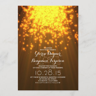 Luces de cuerdas brillan invitaciones románticas a