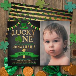 Lucky One Chalkboard Foto Invitación al primer cum