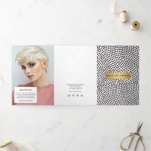 Lujosos puntos de confetti negro con folleto sobre