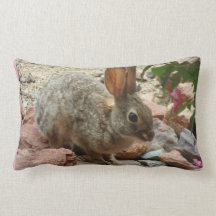 Conejito del bebé en Cojín decorativo del acento