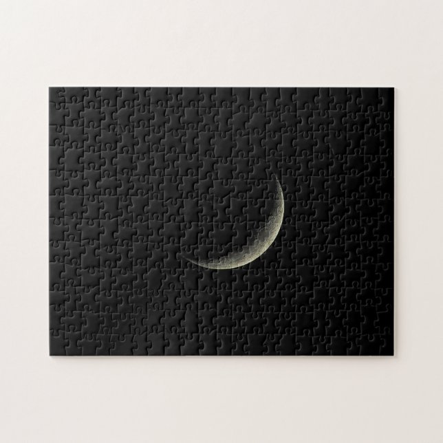 Luna creciente en el rompecabezas del cielo negro (Horizontal)
