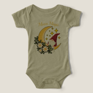 Luna Mágica Gnomo Adorable en Ilustración Floral d