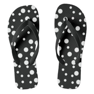 Lunares Blancos en Chanclas Negras