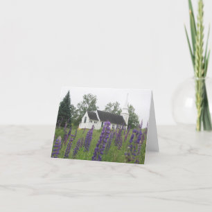 Lupines púrpura en la tarjeta de nota de la iglesi