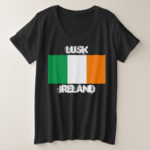 Lusk, Irlanda con bandera irlandesa