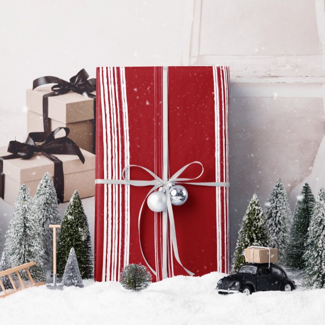 Lux Navidades franjas blancas en papel de envolvim (Wrap your holiday treasures in love and nostalgia with TCK&Co's Lux Christmas White Stripes design.)