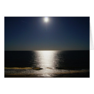 Luz de la luna en el océano