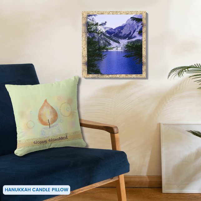 Luz de las velas amarillas Feliz Cojín decorativo  (Yellow Candle light Happy Hanukkah Throw Pillow)