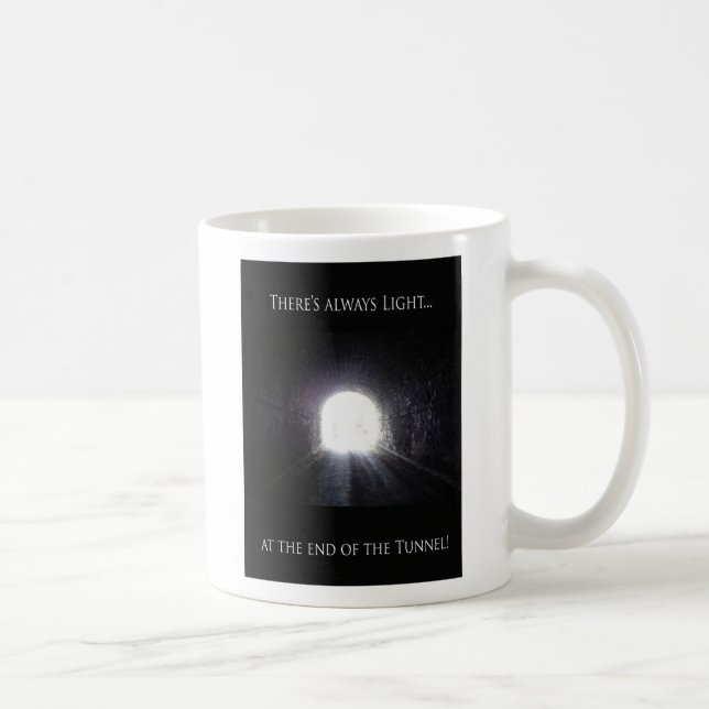 Luz en el extremo de la taza de café del túnel (Derecha)