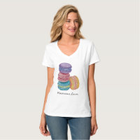 Macarons de arcoiris en camiseta color agua