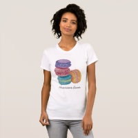 Macarons de arcoiris en camiseta color agua