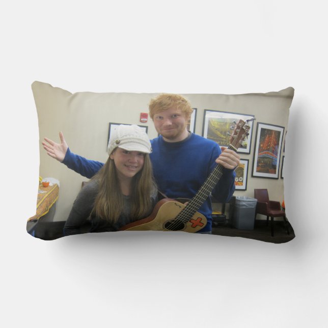Maddie y almohada de Ed (Anverso)