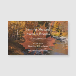 Madera de Creekside hoja de arce otoño salva la fe