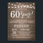 Madera de invitación de cumpleaños número 60 de la<br><div class="desc">Fondo de madera de la invitación de cumpleaños número 60 de Rustic Surprise con String Lights. 13. 15. 16. 18. 20. 21. 30. 40. 50. 60. 70. 80. 90. 100. Cualquier edad. Cumpleaños de adultos. Fiesta de cumpleaños de hombre o mujer. Para más personalización, haga clic en el botón "Personalizar"...</div>