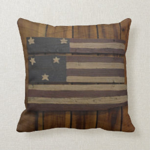Madera primitiva almohada de bandera estadounidens
