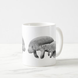Madre del Manatee con la taza del becerro