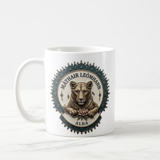 Madre leona. Taza de café de Escocia (Izquierda)